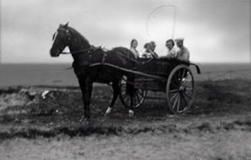 VED STRANDEN - LYSTRUP STRAND, udflugt i 1920erne.jpg